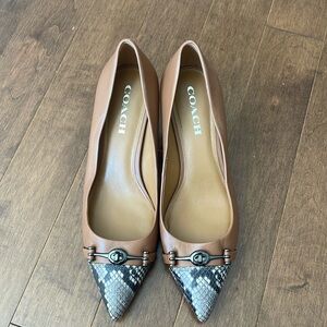 Coach Tan and Snake skin logo Stilleto